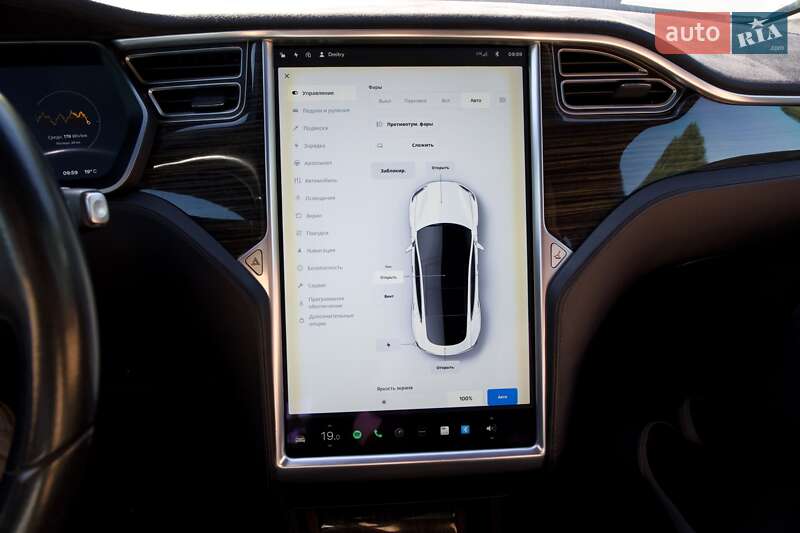 Лифтбек Tesla Model S 2015 в Ирпене