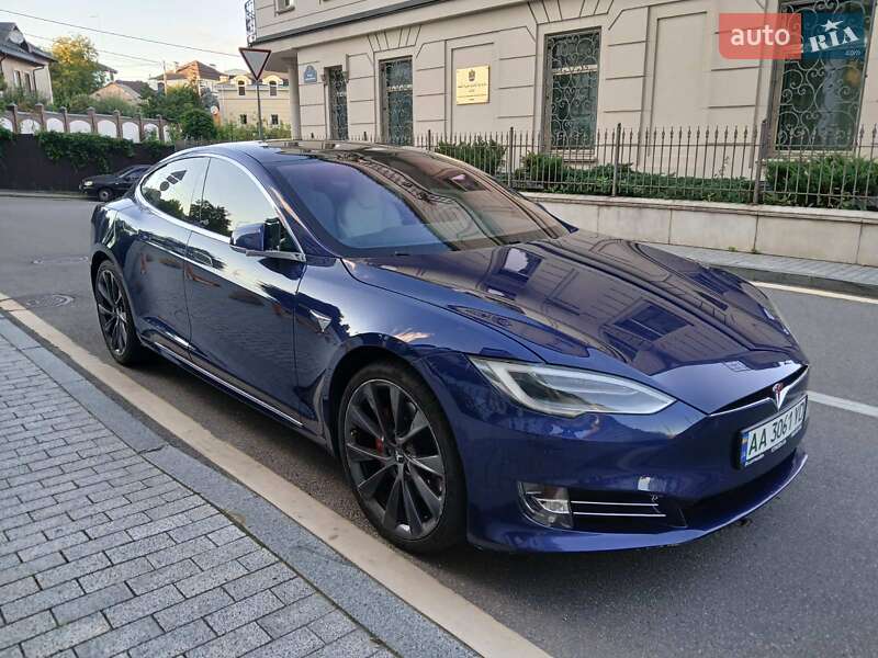 Лифтбек Tesla Model S 2019 в Киеве