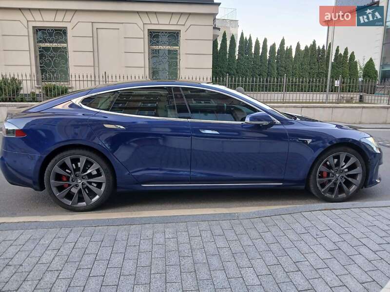Лифтбек Tesla Model S 2019 в Киеве