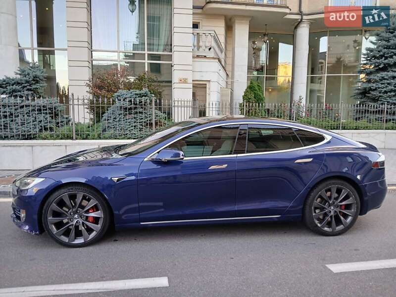 Лифтбек Tesla Model S 2019 в Киеве