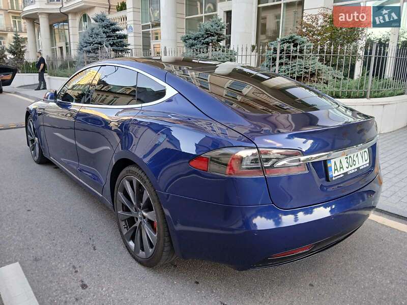 Лифтбек Tesla Model S 2019 в Киеве