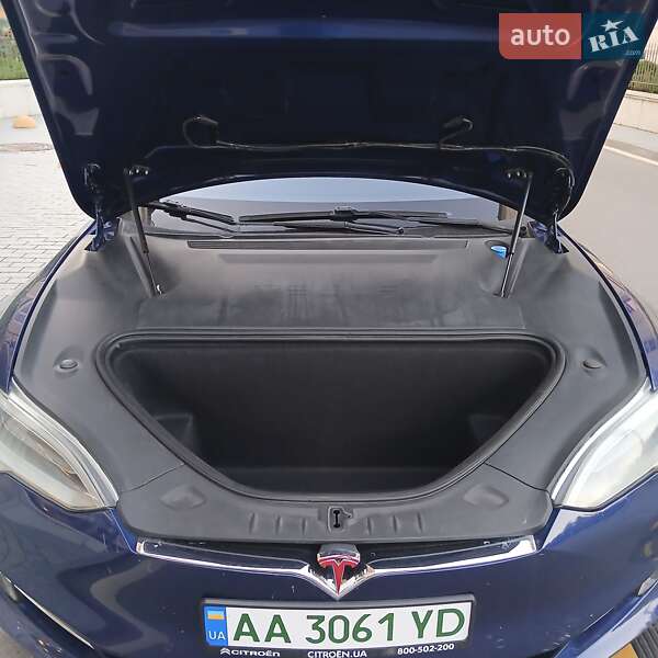 Лифтбек Tesla Model S 2019 в Киеве