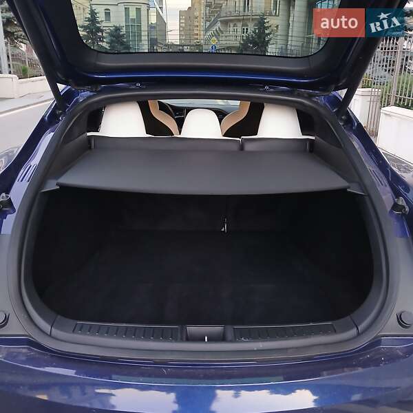 Лифтбек Tesla Model S 2019 в Киеве