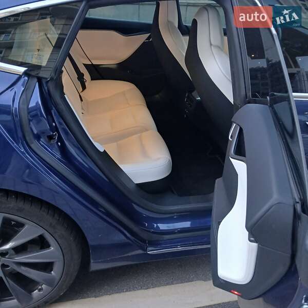 Лифтбек Tesla Model S 2019 в Киеве