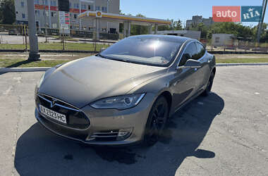 Tesla Model S 2016
