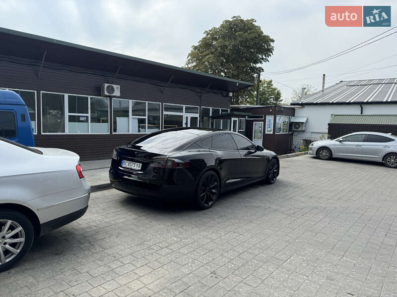 Лифтбек Tesla Model S 2016 в Львове