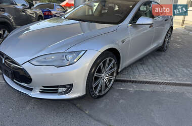 Tesla Model S 2015
