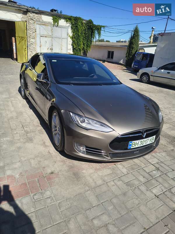 Tesla Model S 2015 Tesla Model S 2015