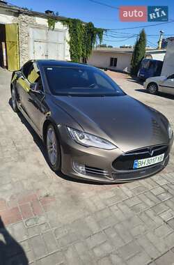 Tesla Model S  2015