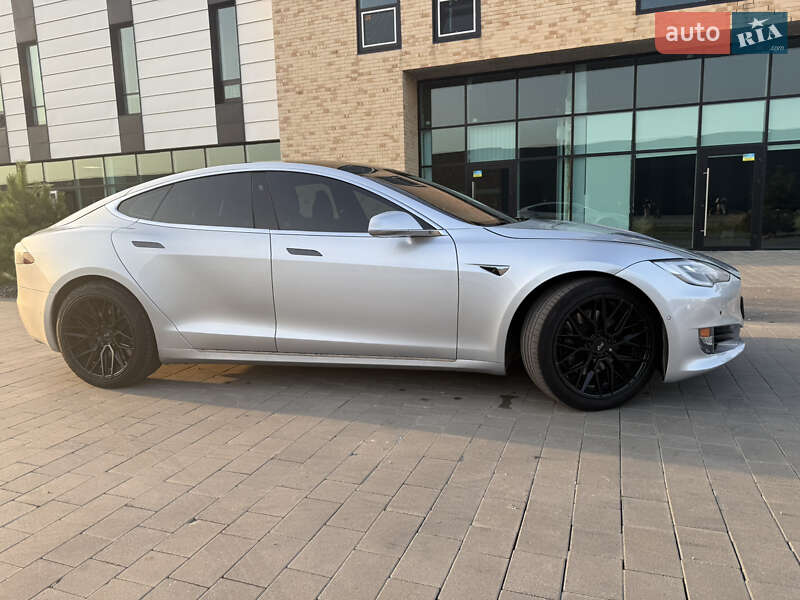 Лифтбек Tesla Model S 2017 в Хмельницком