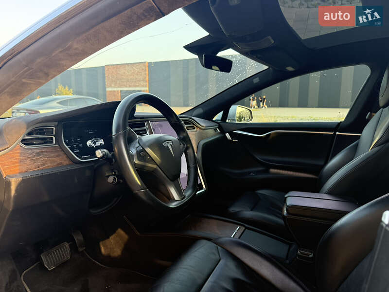 Лифтбек Tesla Model S 2017 в Хмельницком