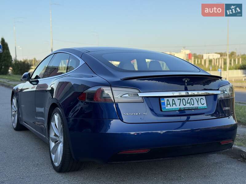 Лифтбек Tesla Model S 2016 в Киеве