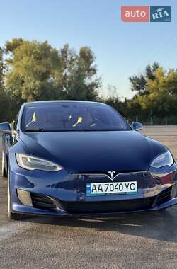Лифтбек Tesla Model S 2016 в Киеве