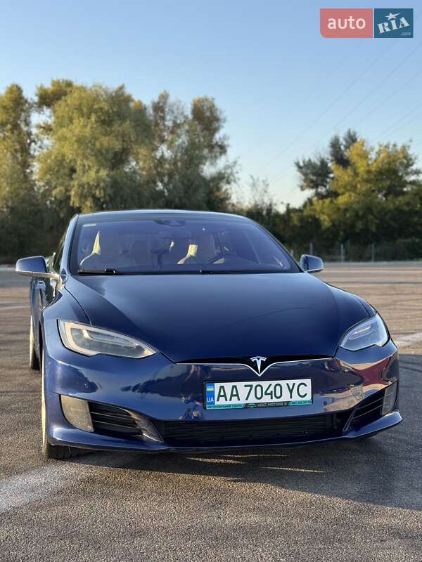 Лифтбек Tesla Model S 2016 в Киеве