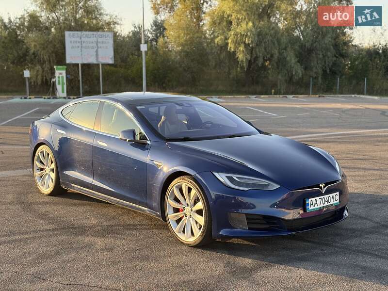 Лифтбек Tesla Model S 2016 в Киеве