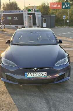 Лифтбек Tesla Model S 2016 в Киеве