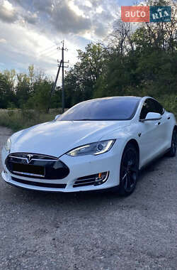 Tesla Model S  2015