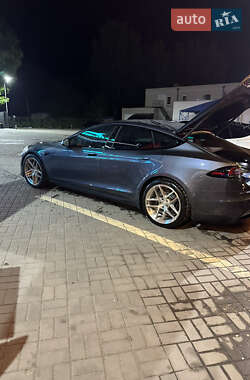 Tesla Model S  2022