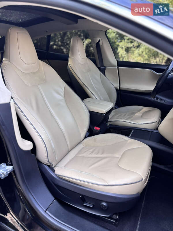 Ліфтбек Tesla Model S 2014 в Ужгороді