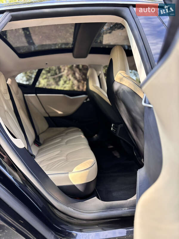 Ліфтбек Tesla Model S 2014 в Ужгороді