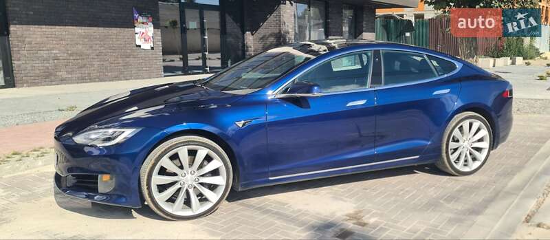 Лифтбек Tesla Model S 2017 в Ивано-Франковске