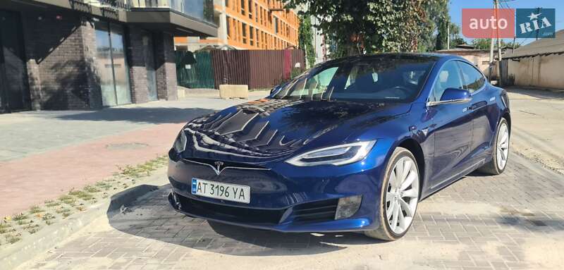 Лифтбек Tesla Model S 2017 в Ивано-Франковске