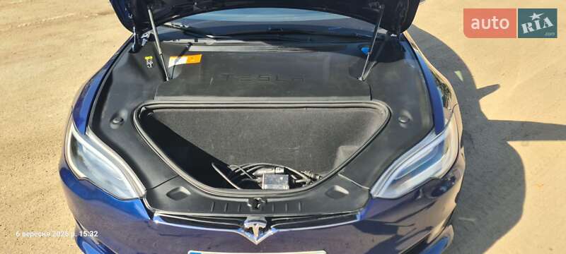 Лифтбек Tesla Model S 2017 в Ивано-Франковске