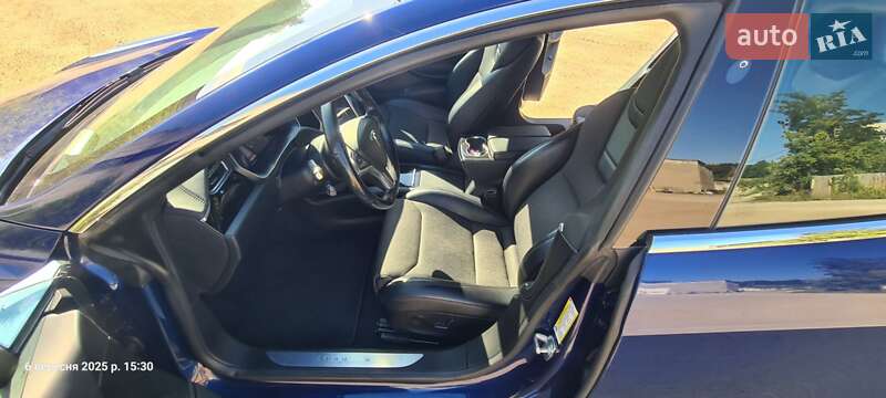 Лифтбек Tesla Model S 2017 в Ивано-Франковске
