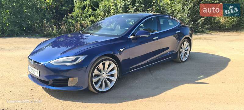 Лифтбек Tesla Model S 2017 в Ивано-Франковске