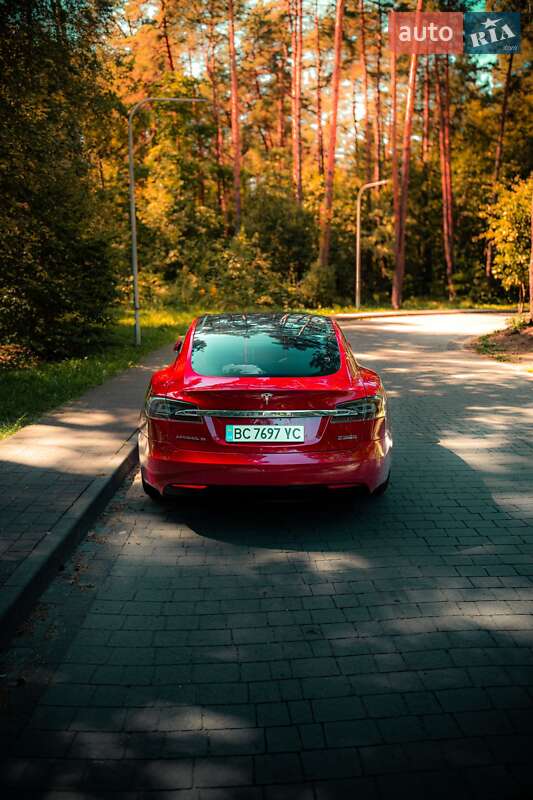 Ліфтбек Tesla Model S 2017 в Львові фото 2 Ліфтбек Tesla Model S 2017 в Львові