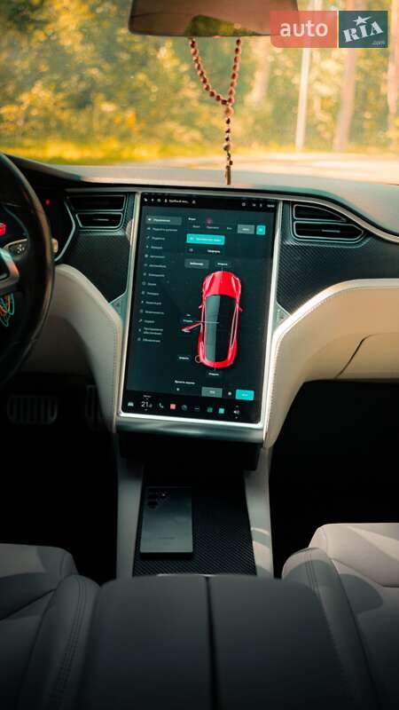 Ліфтбек Tesla Model S 2017 в Львові фото 22 Ліфтбек Tesla Model S 2017 в Львові