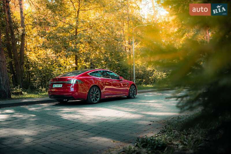 Ліфтбек Tesla Model S 2017 в Львові фото 26 Ліфтбек Tesla Model S 2017 в Львові