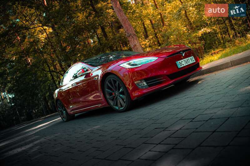 Ліфтбек Tesla Model S 2017 в Львові фото 30 Ліфтбек Tesla Model S 2017 в Львові