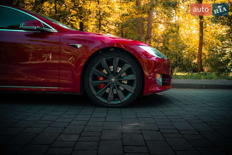 Ліфтбек Tesla Model S 2017 в Львові фото 31 Ліфтбек Tesla Model S 2017 в Львові