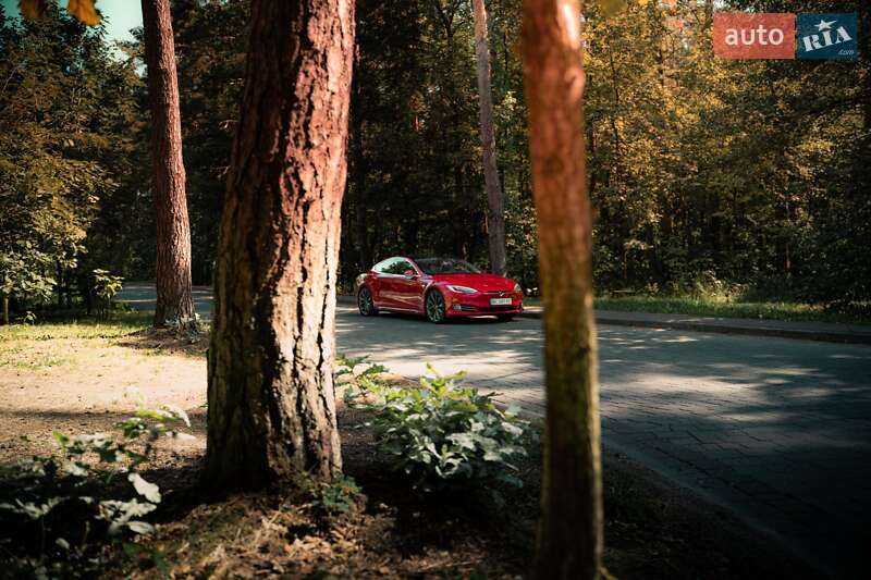 Ліфтбек Tesla Model S 2017 в Львові фото 32 Ліфтбек Tesla Model S 2017 в Львові