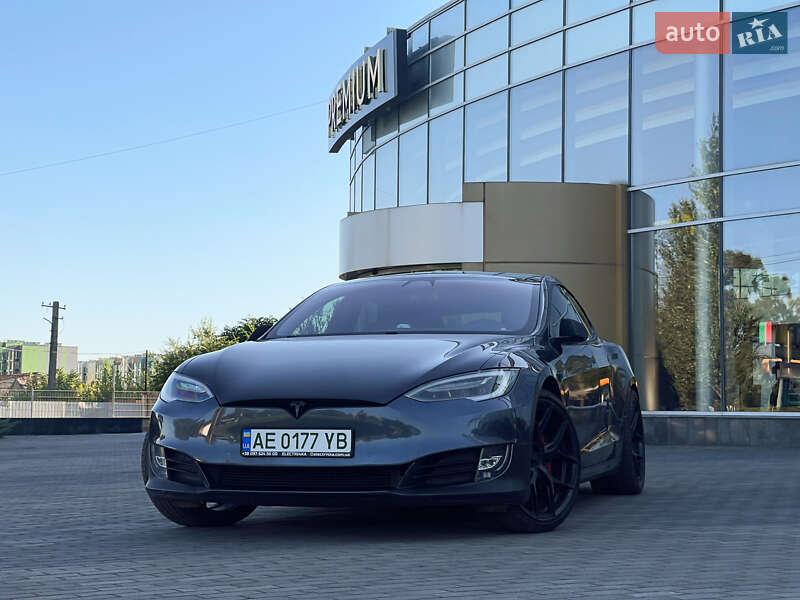 Лифтбек Tesla Model S 2019 в Днепре