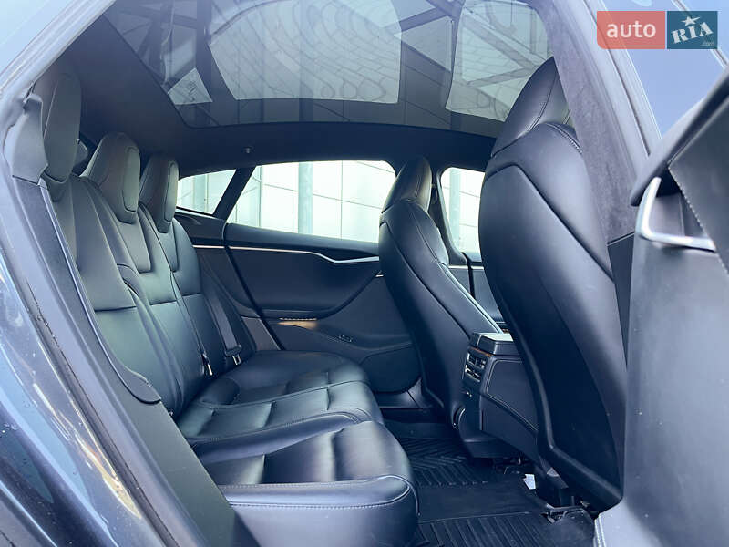 Лифтбек Tesla Model S 2019 в Днепре