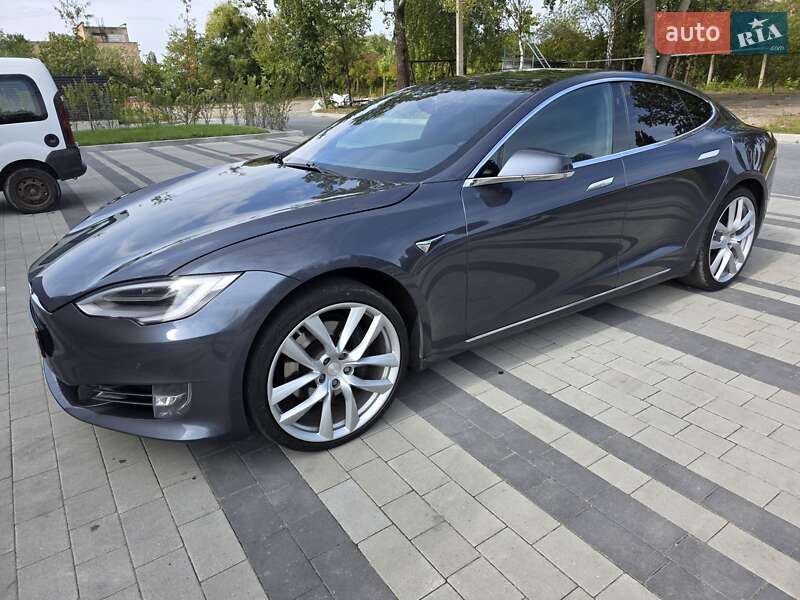 Tesla Model S 2020