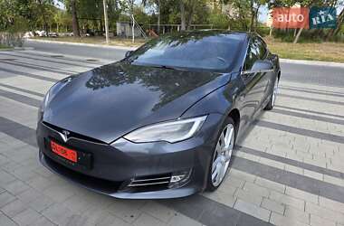 Tesla Model S  2020