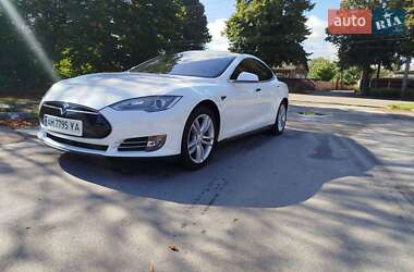 Tesla Model S  2015