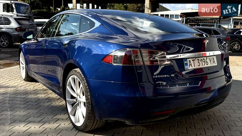 Лифтбек Tesla Model S 2017 в Ивано-Франковске