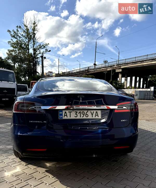 Лифтбек Tesla Model S 2017 в Ивано-Франковске