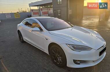 Tesla Model S  2019