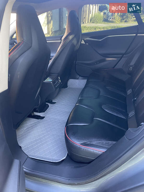 Ліфтбек Tesla Model S 2013 в Ковелі