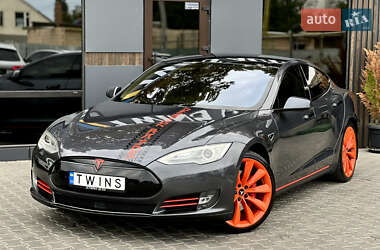 Tesla Model S  2015