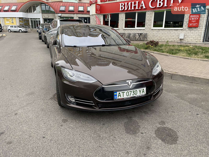 Tesla Model S 2015