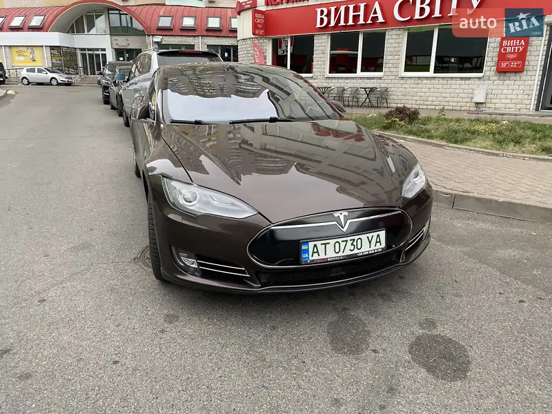 Tesla Model S 2015