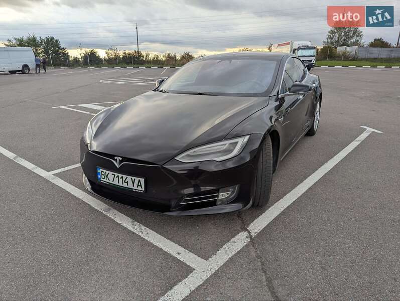 Лифтбек Tesla Model S 2017 в Ровно