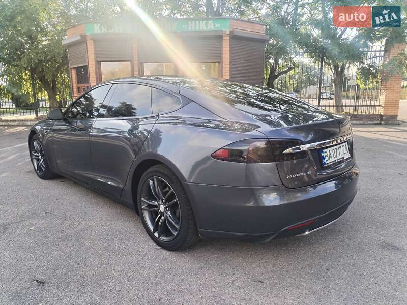 Лифтбек Tesla Model S 2016 в Александрие фото 8 Лифтбек Tesla Model S 2016 в Александрие