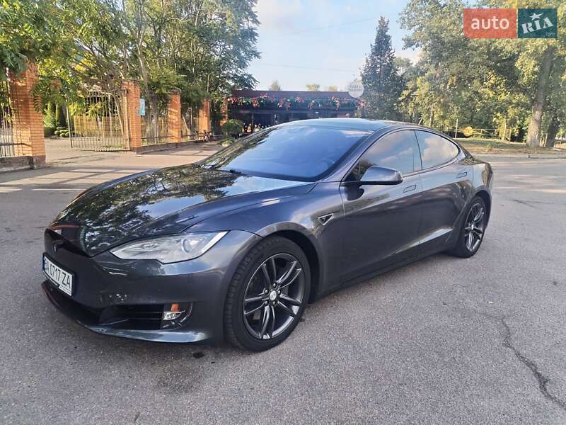 Лифтбек Tesla Model S 2016 в Александрие фото 10 Лифтбек Tesla Model S 2016 в Александрие